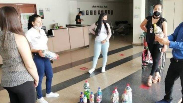 Embotella La Contaminación, concurso ambiental en la Tebaida