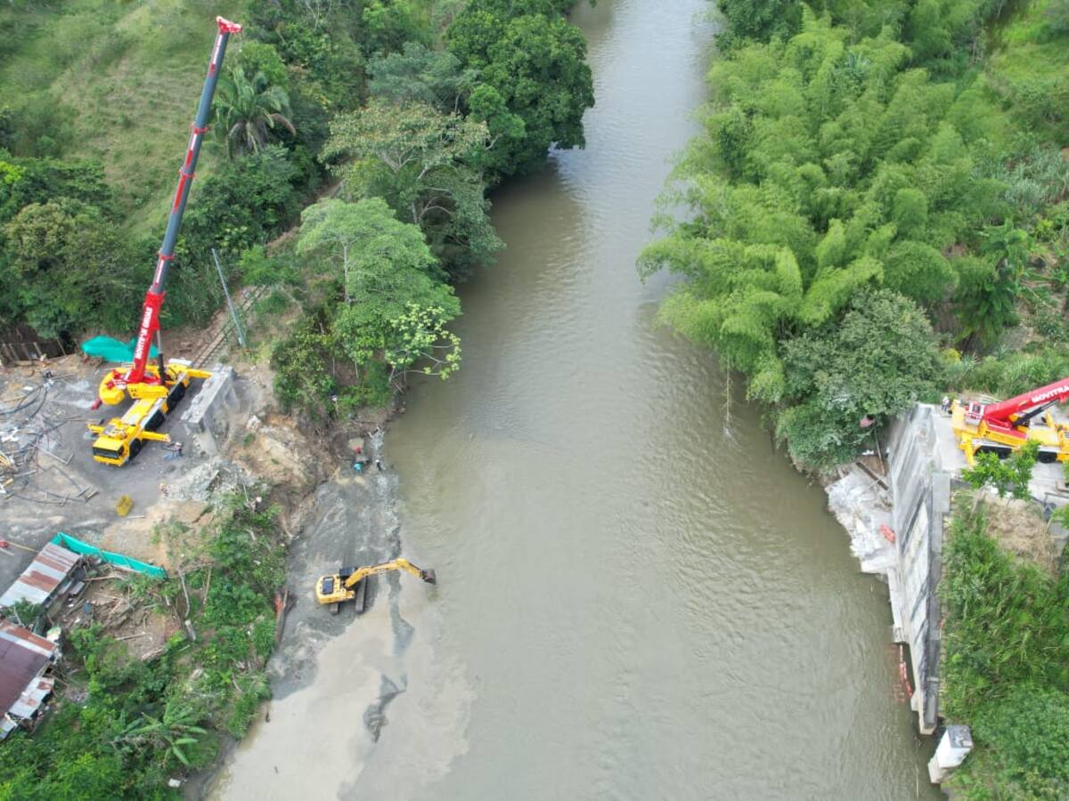 ¿Cómo avanzan las obras en el colapsado puente entre Quindío y Valle del Cauca?