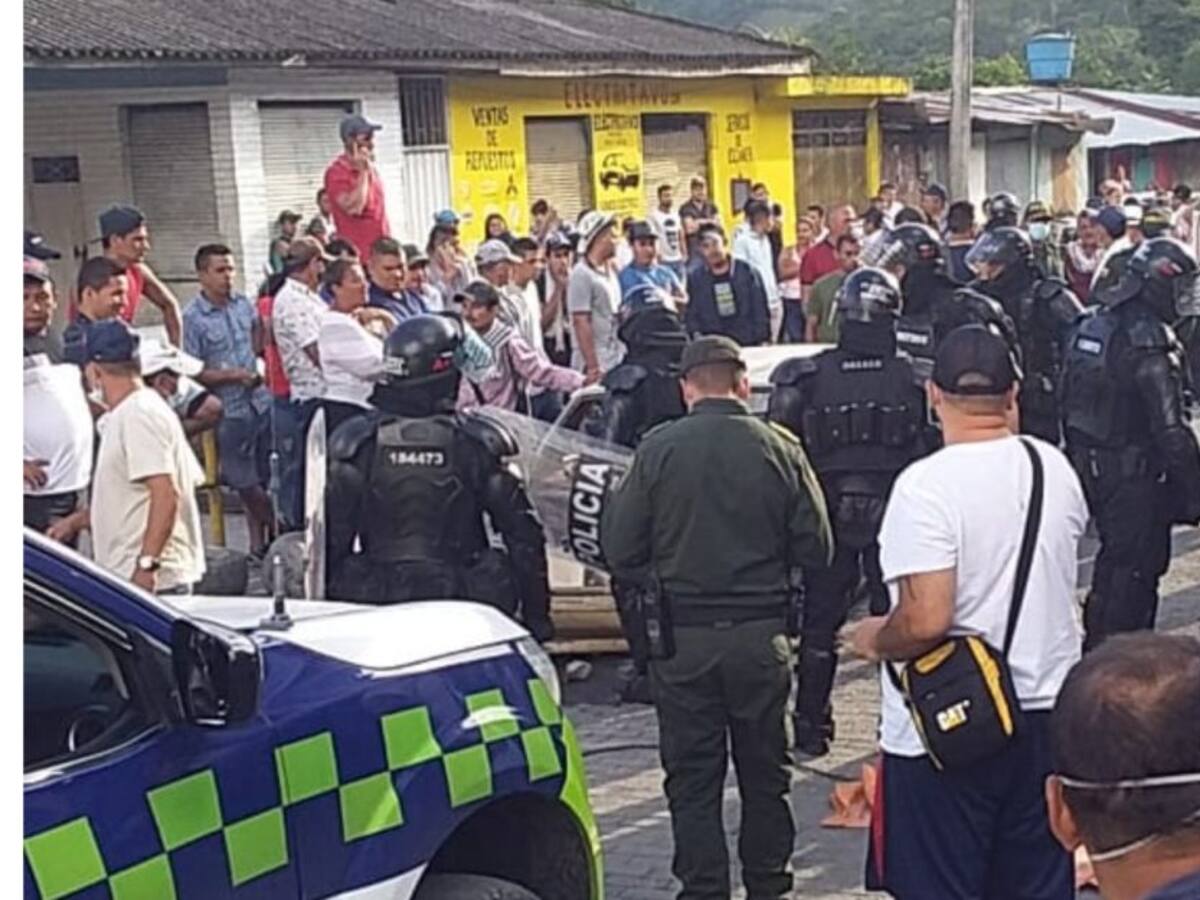 Por cierre de bocaminas guaqueros protestan en San Pablo de Borbur