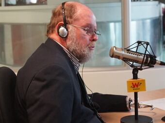 Padre Michael Lapsley. Foto: La W Radio.
