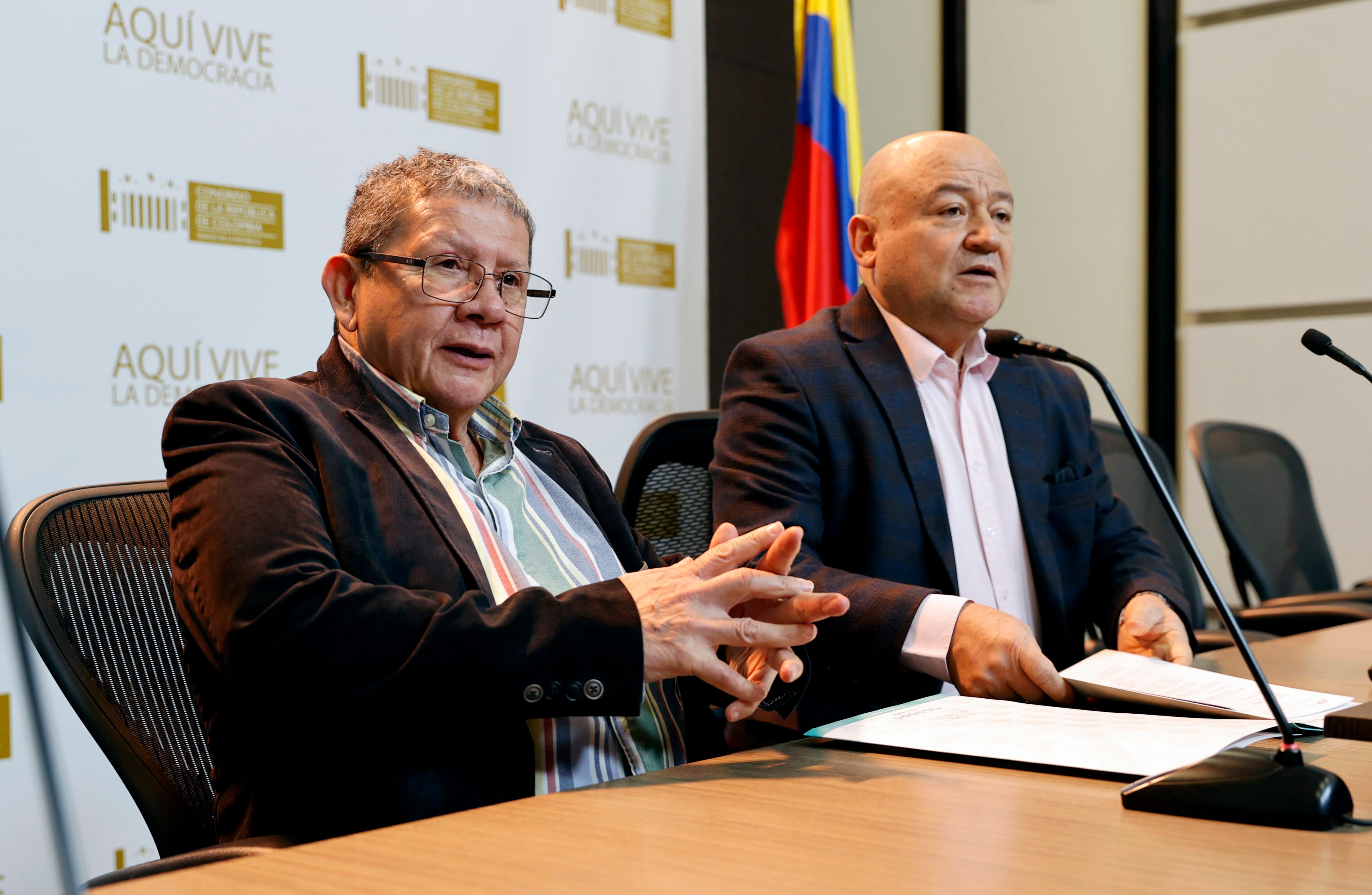Senadores del Partido Comunes. Foto: EFE/Mauricio Dueñas Castañeda