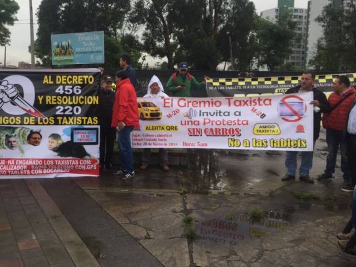 Taxistas nuevamente se movilizan para evitar aplicación de tabletas