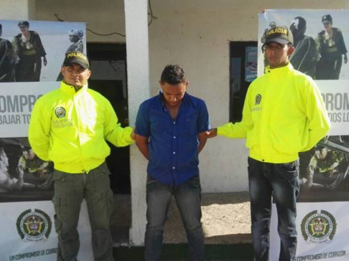 Capturan a profesor por abusar sexualmente de su hijo y dos estudiantes