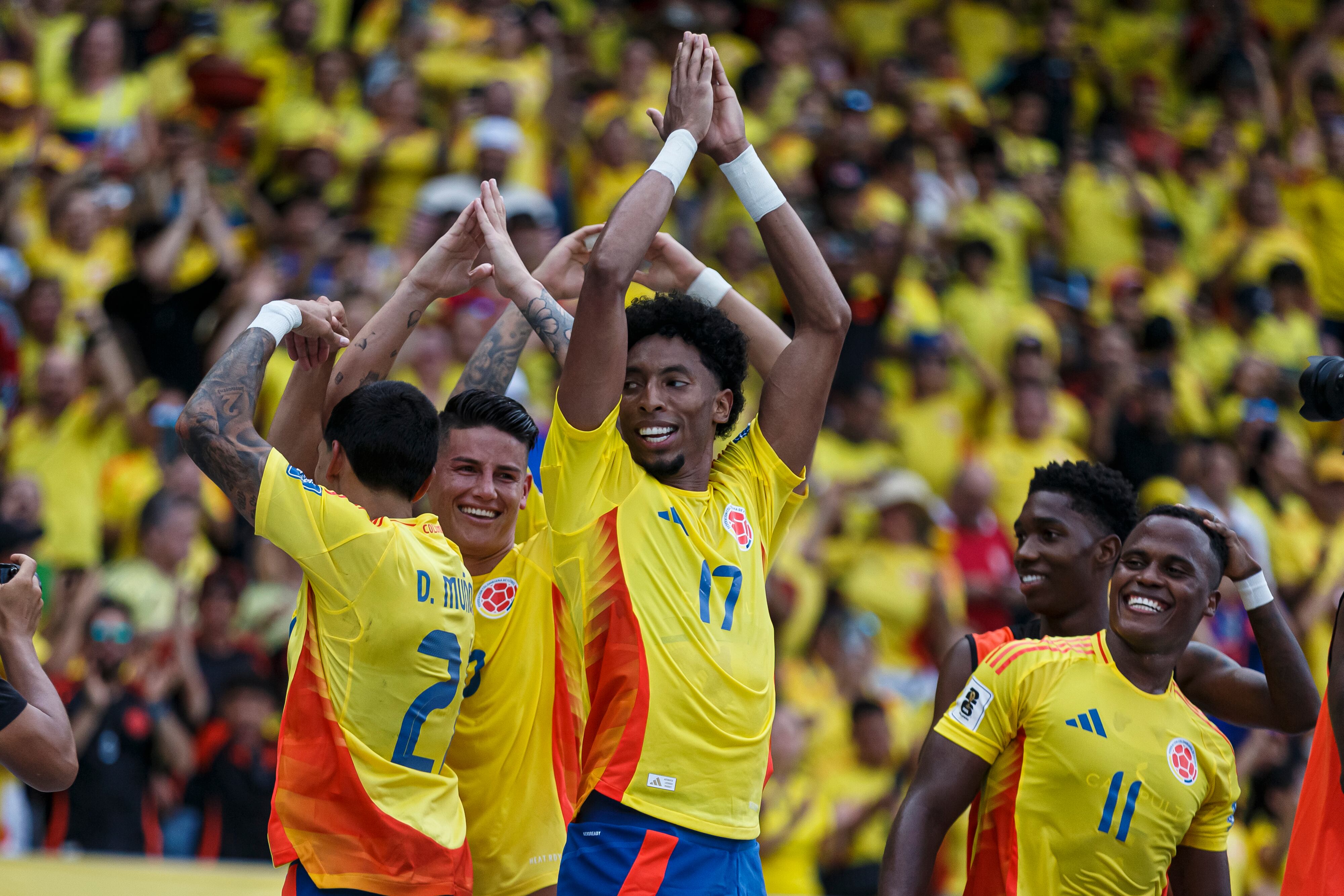 Los jugadores de la Selección Colombia festejan su segundo gol ante Argentina. (Photo by Martín Fonseca/Eurasia Sport Images/Getty Images)