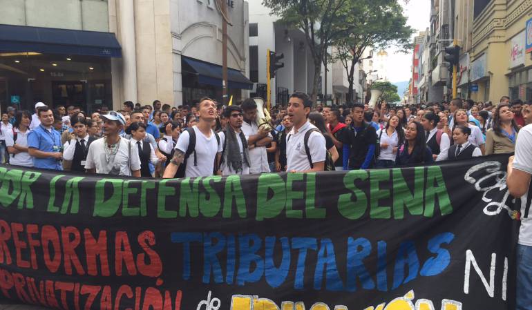 Los estudiantes y docentes del Sena piden que arreglen las infraestructuras - Oficial Caracol Radio.
