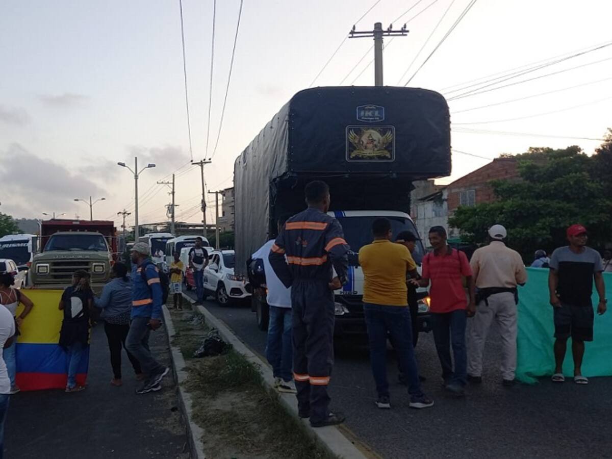 Habitantes de varios sectores de Cartagena bloquearon la vía principal de Mamonal