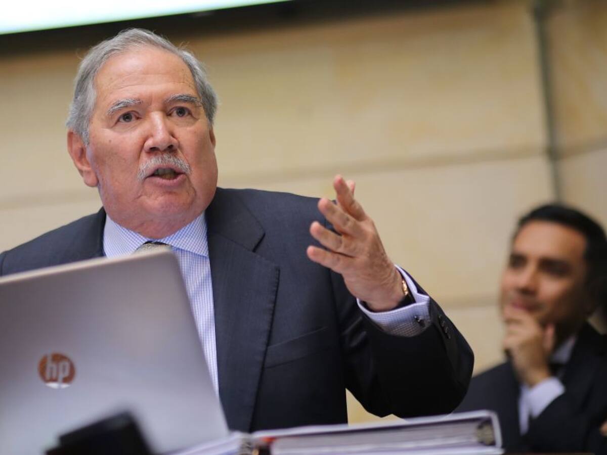 Exministro de defensa volvió a negar vuelos con el ‘Ñeñe’ Hernández