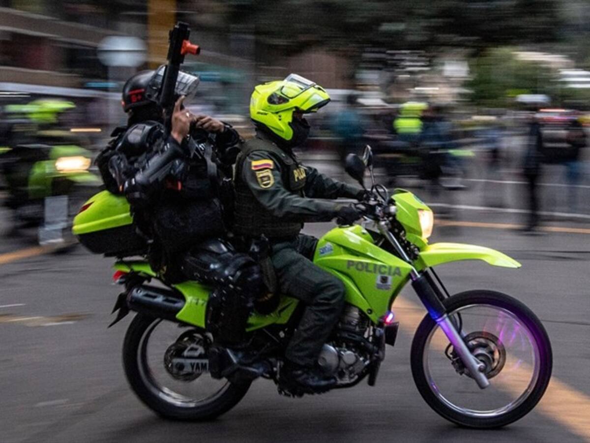 Policía no utilizará armas en medio de las protestas: general Oscar Atehortúa