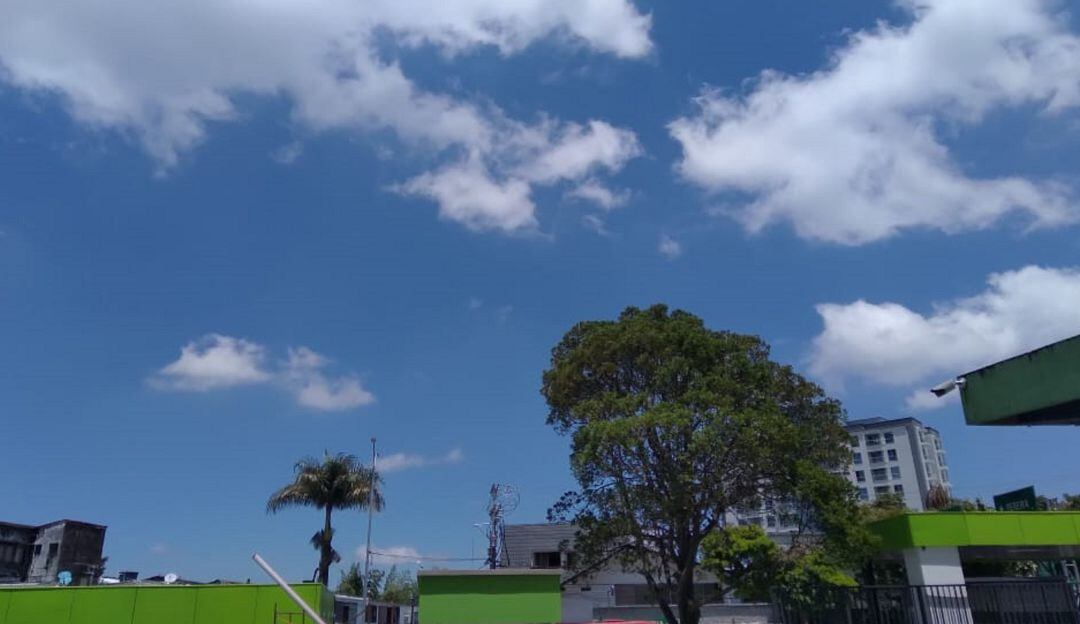 Día soleado en el sector del Hospital San Juan de Dios de Armenia