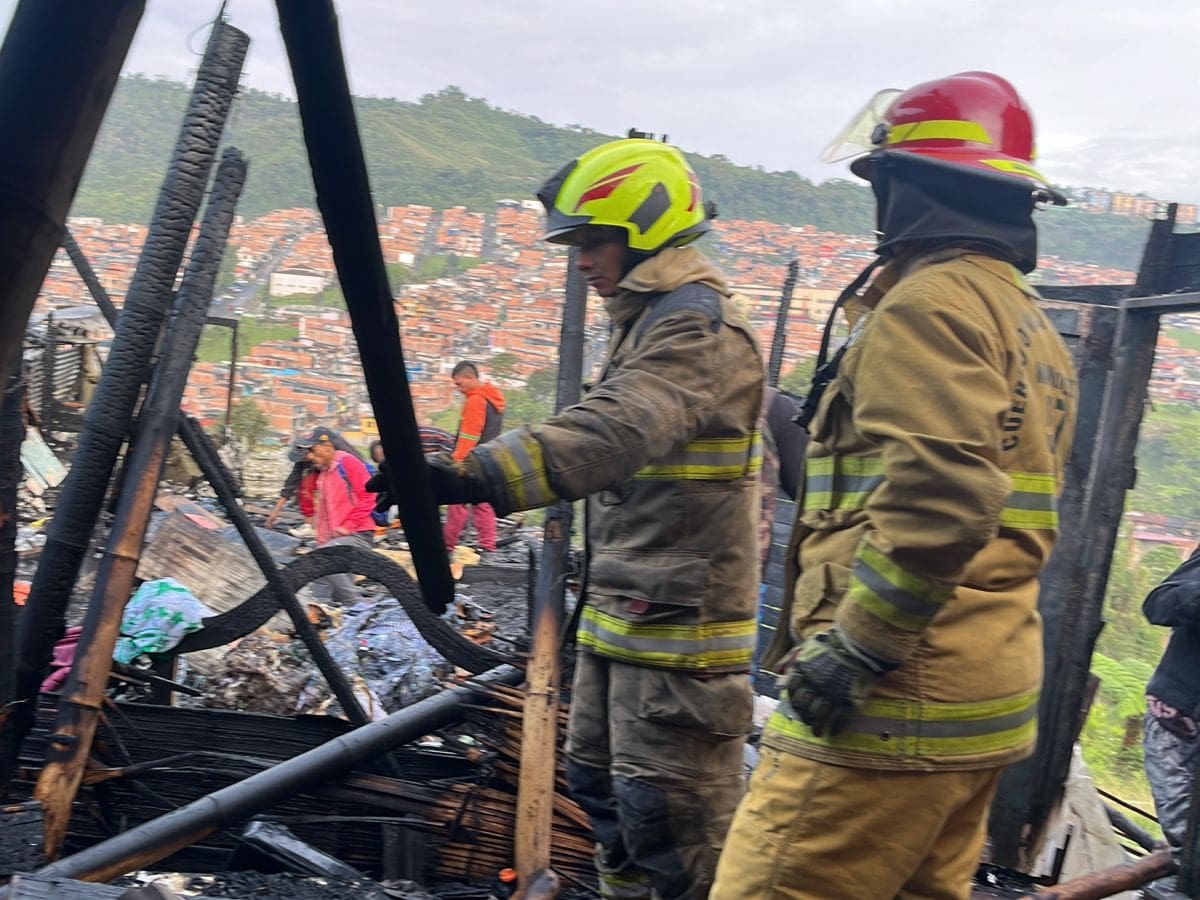 Incendio estructural afectó cuatro casas y dejó tres familias damnificadas en Manizales
