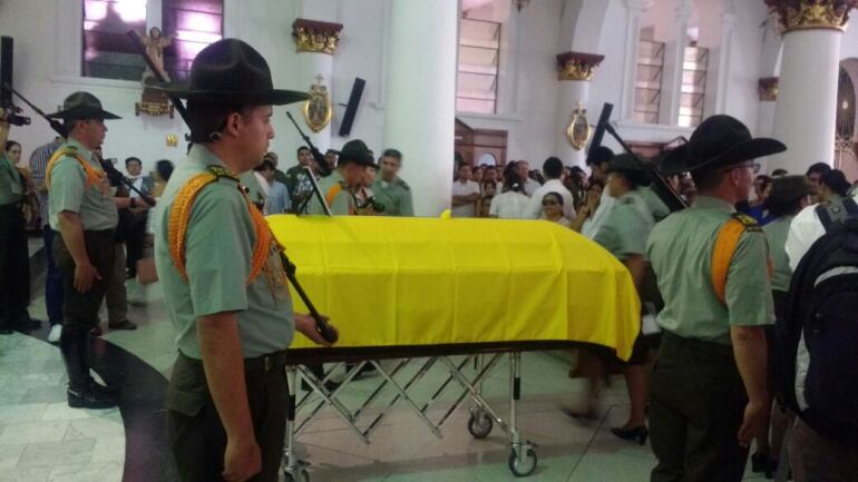 Exequias teniente asesinado en Cauca