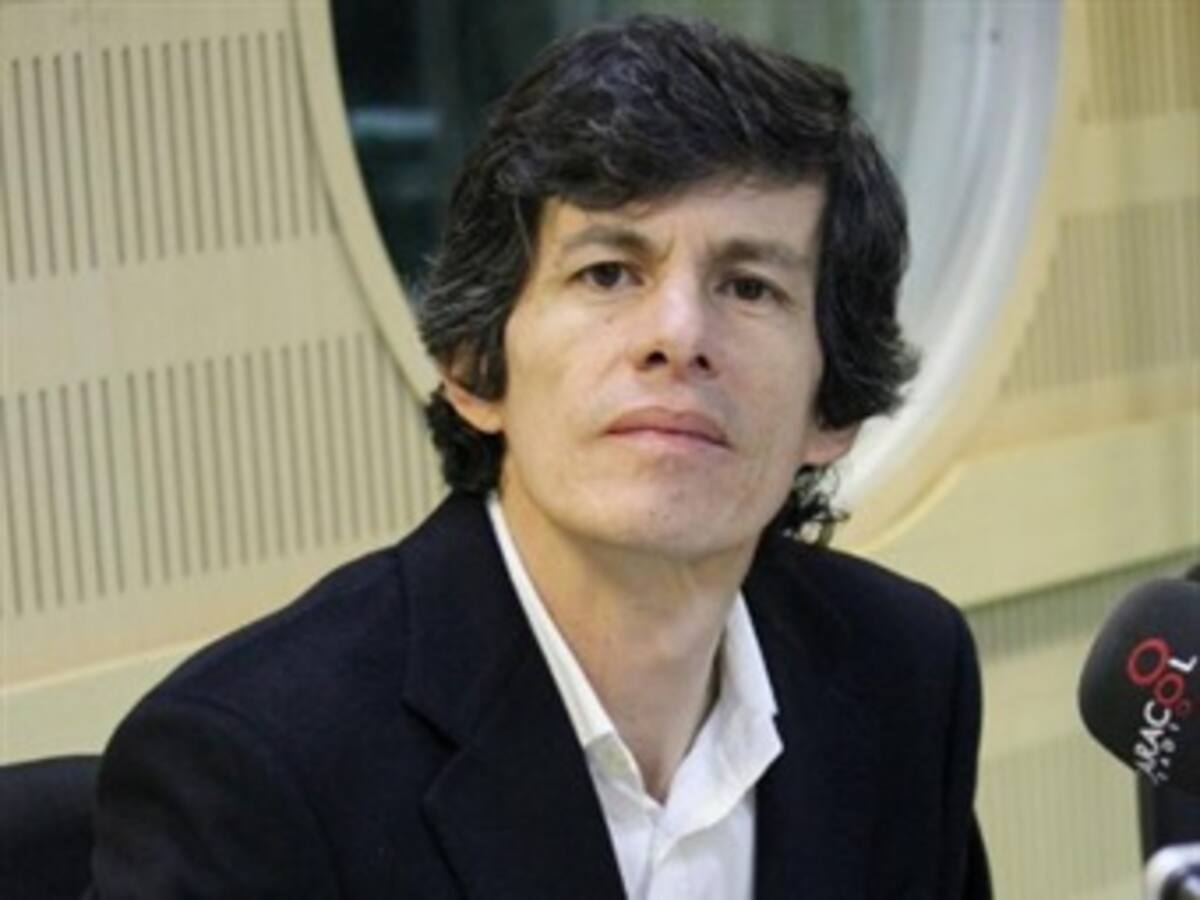 Crisis política en Bogotá está asustando a los inversionistas: Flórez