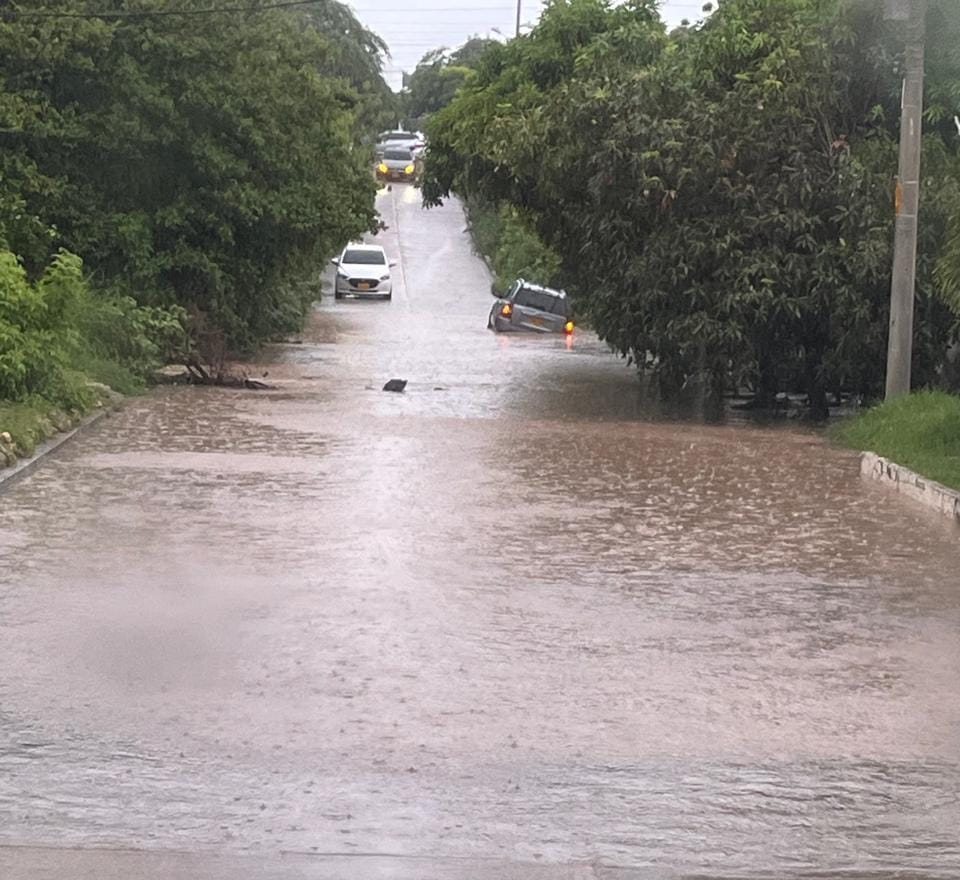 Calle de Villa Campestre bajo el agua. Cortesía: Alberto Cianci