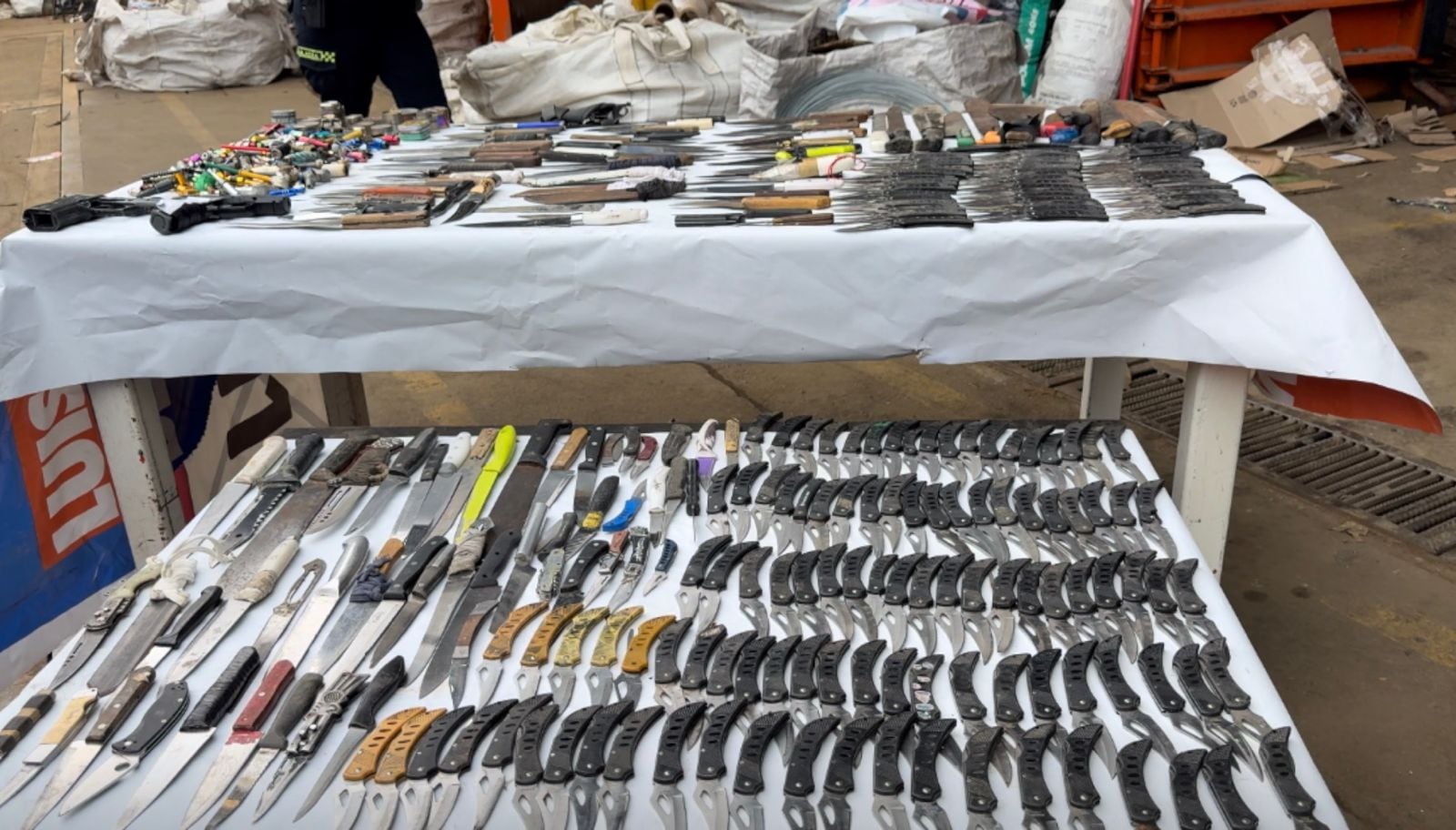 Armas blancas incautadas en Rionegro, Antioquia. Cortesía: Alcaldía de Rionegro.