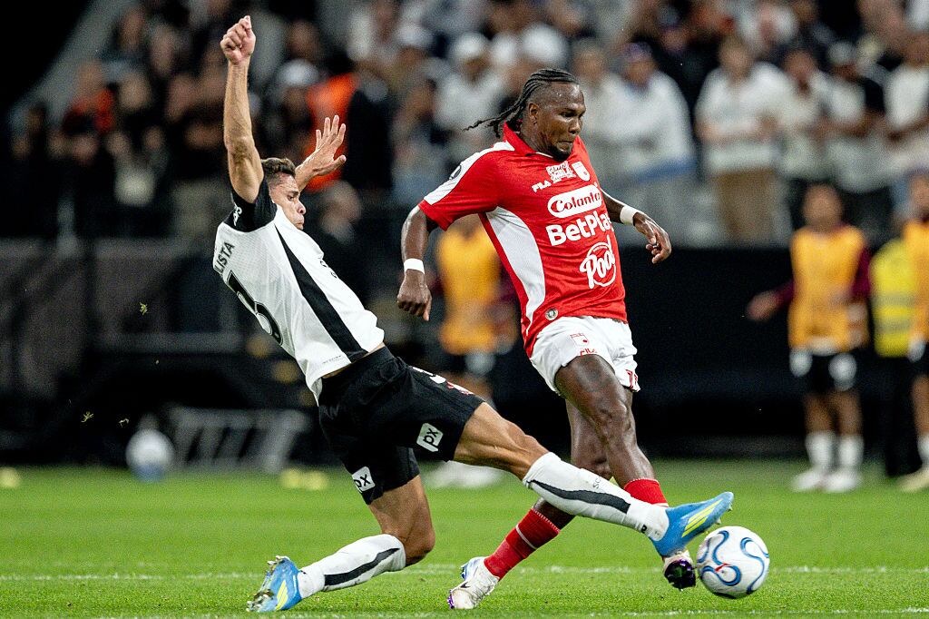 SAO PAULO, BRAZIL - APRIL 15: Hugo Rodallega of Santa Fe (R) and Gabriel Paulista of Corinthians (L) fight for possession during a Copa CONMEBOL Libertadores match between Corinthians and Santa Fe at Neo Quimica Arena on April 15, 2026 in Sao Paulo, Brazil. (Photo by Richard Callis/Sports Press Photo/Getty Images)