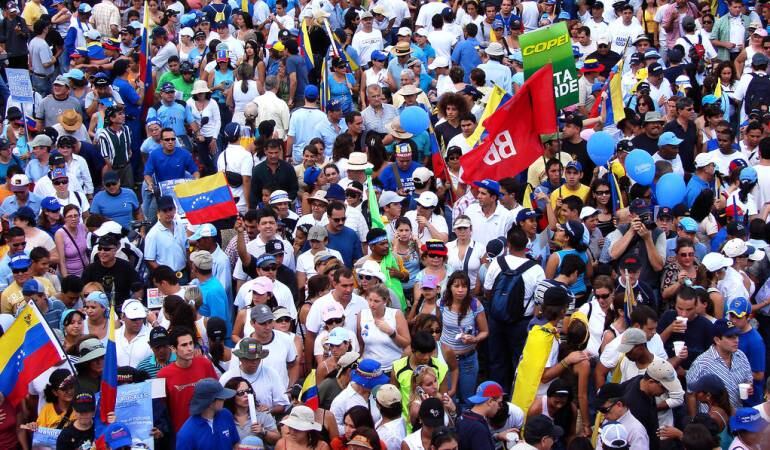 Venezolanos en Cúcuta viajarían a participar en referendo revocatorio contra Nicolás Maduro.