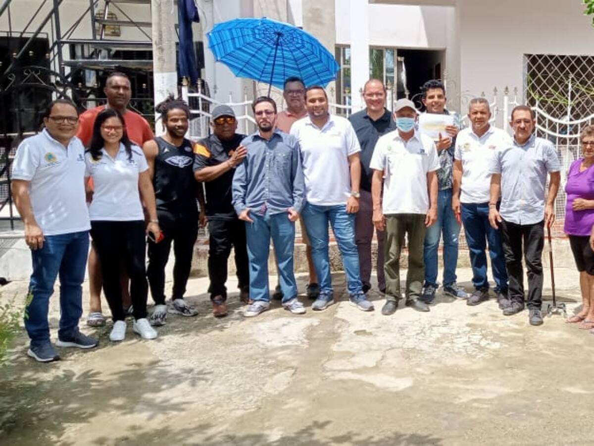 En Visita de Caracol Radio IDER anuncia inversión para cancha de Los Calamares