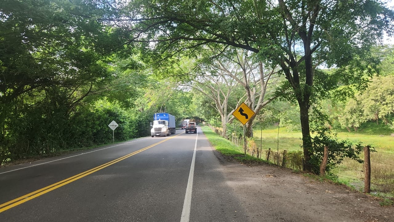 La vía entre Honda y Puerto Boyacá se encuentra habilitada. Foto: Policía Caldas, seccional de Tránsito y Transporte.