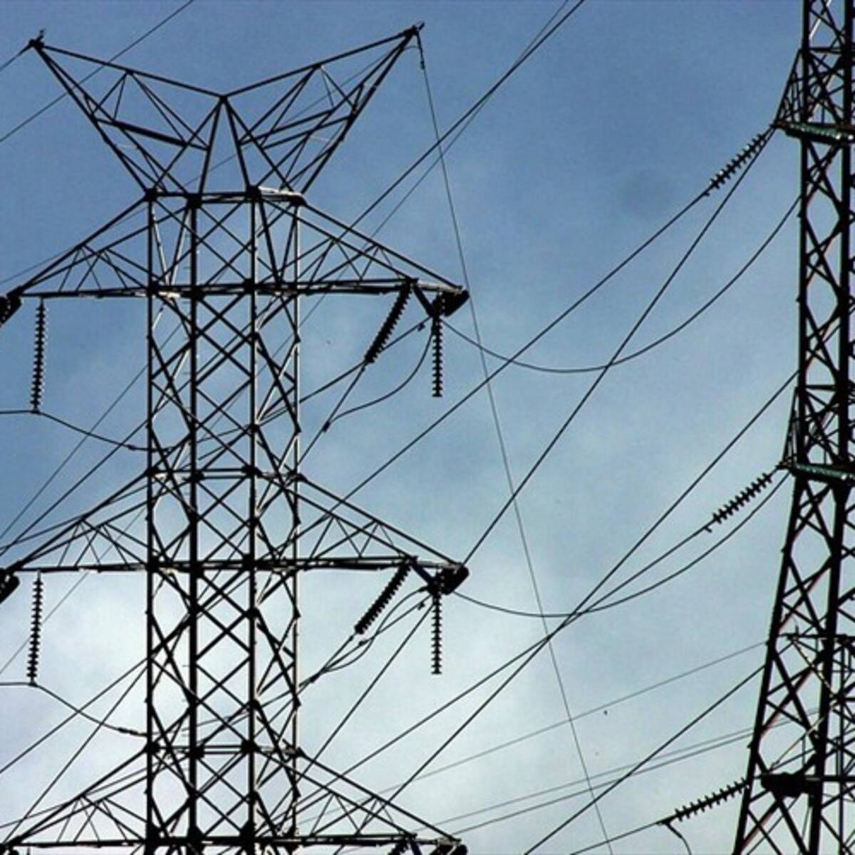 CREG permite contratación directa de energía para empresas intervenidas por la Superservicios