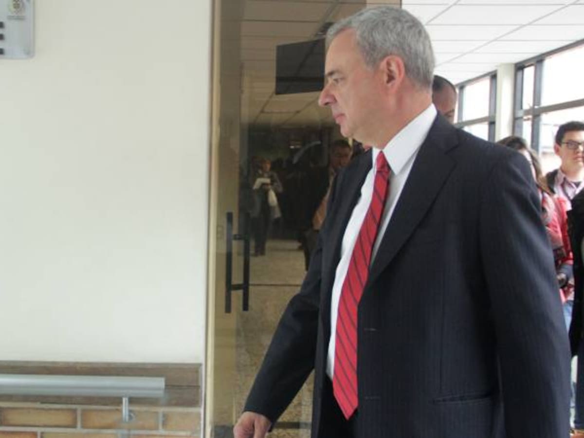 En libertad se defenderá exmagistrado por “soborno” a la Corte Constitucional