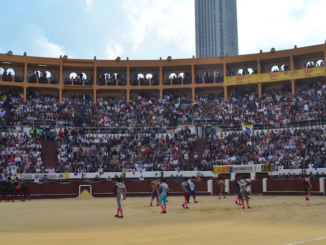 Lopéz sancionó acuerdo en contra de la muerte de los toros en las corridas