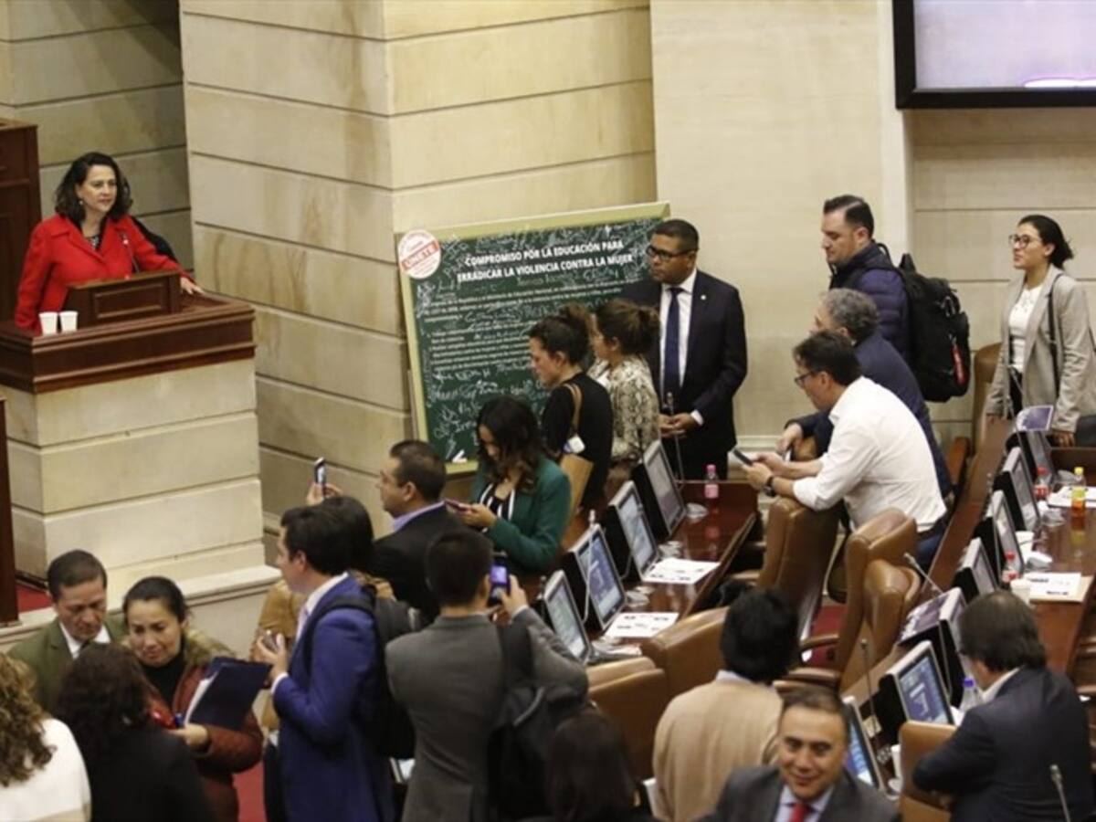 Congresistas reaccionan a la posibilidad de sesionar virtualmente