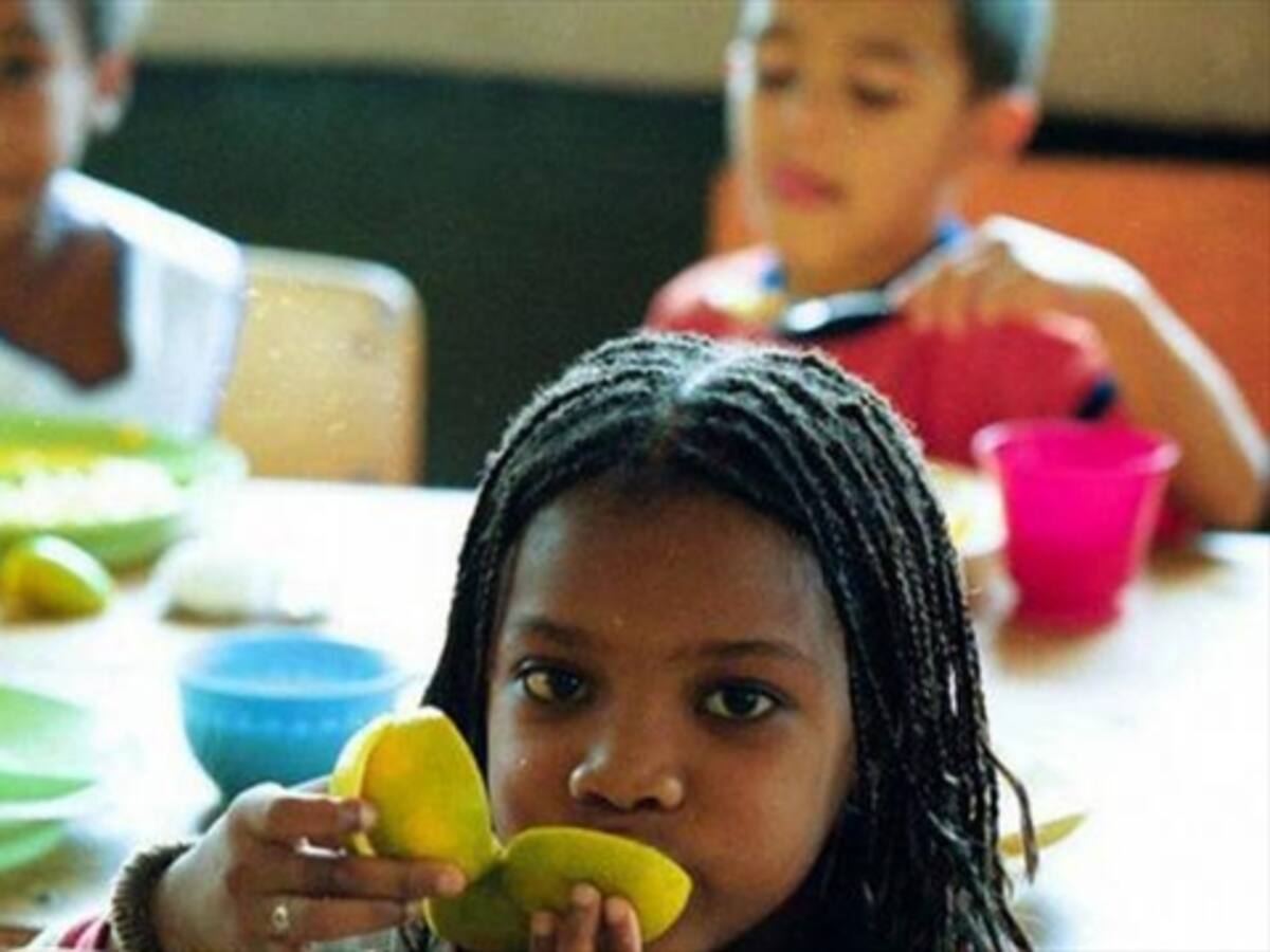 “Monopolios están los recursos de alimentación para niños": José Correa