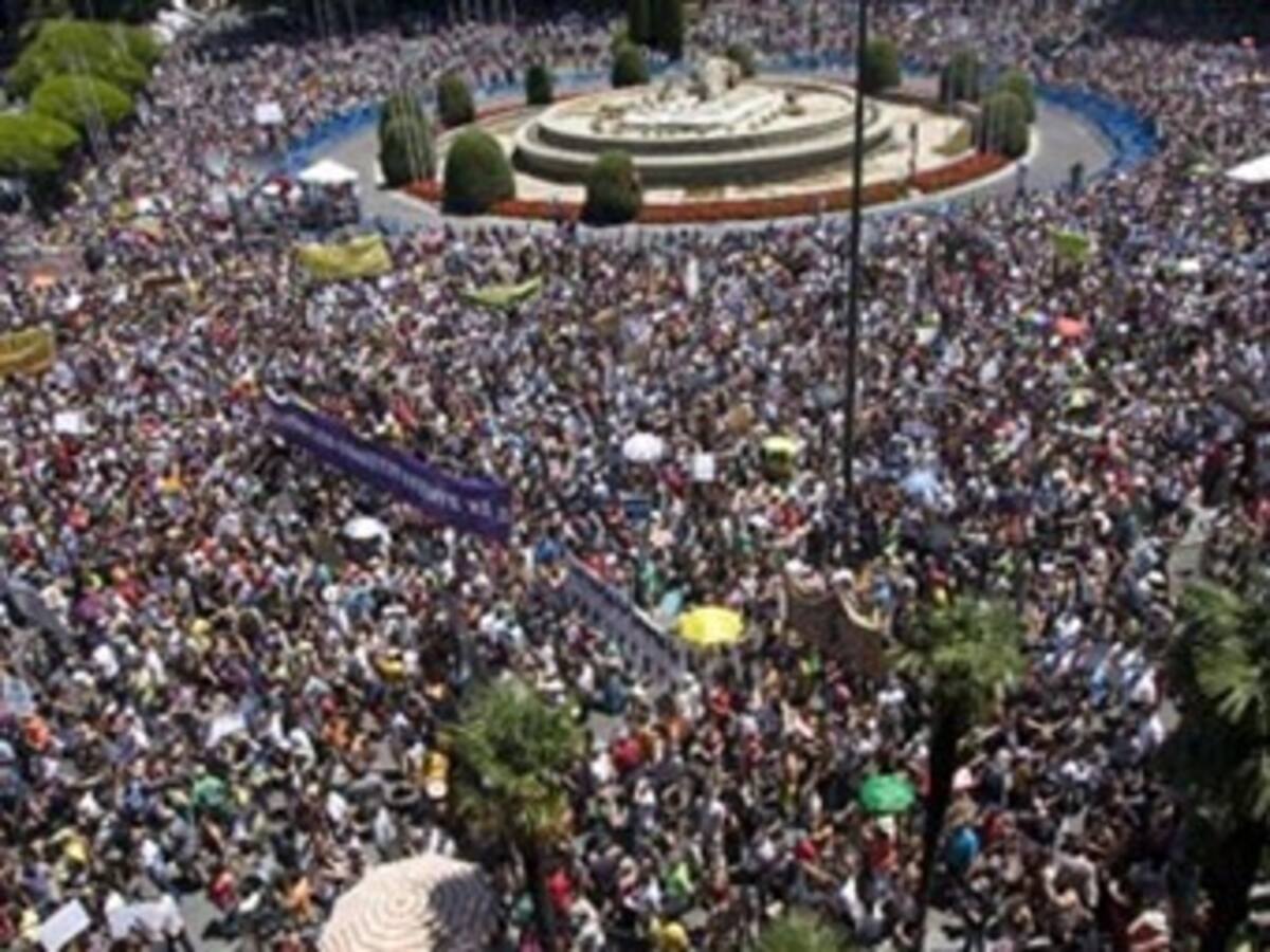 Una marea humana confluye en el centro de Madrid pidiendo una huelga general