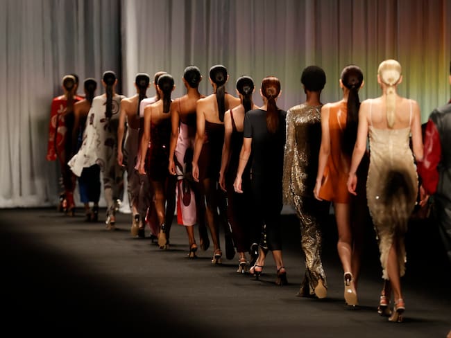 AME015. BOGOTÁ (COLOMBIA), 22/05/2025.- Modelos lucen diseños de la marca Cala de la Cruz este jueves, durante un desfile del Bogotá Fashion Week 2025 en Bogotá (Colombia). EFE/ Mauricio Dueñas Castañeda