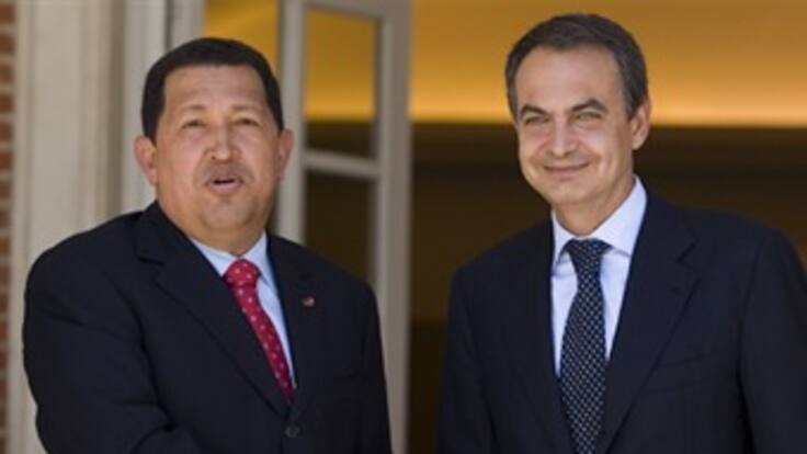 Chávez pide a Colombia que acepte dialogar con la guerrilla y dé marcha atrás en las bases