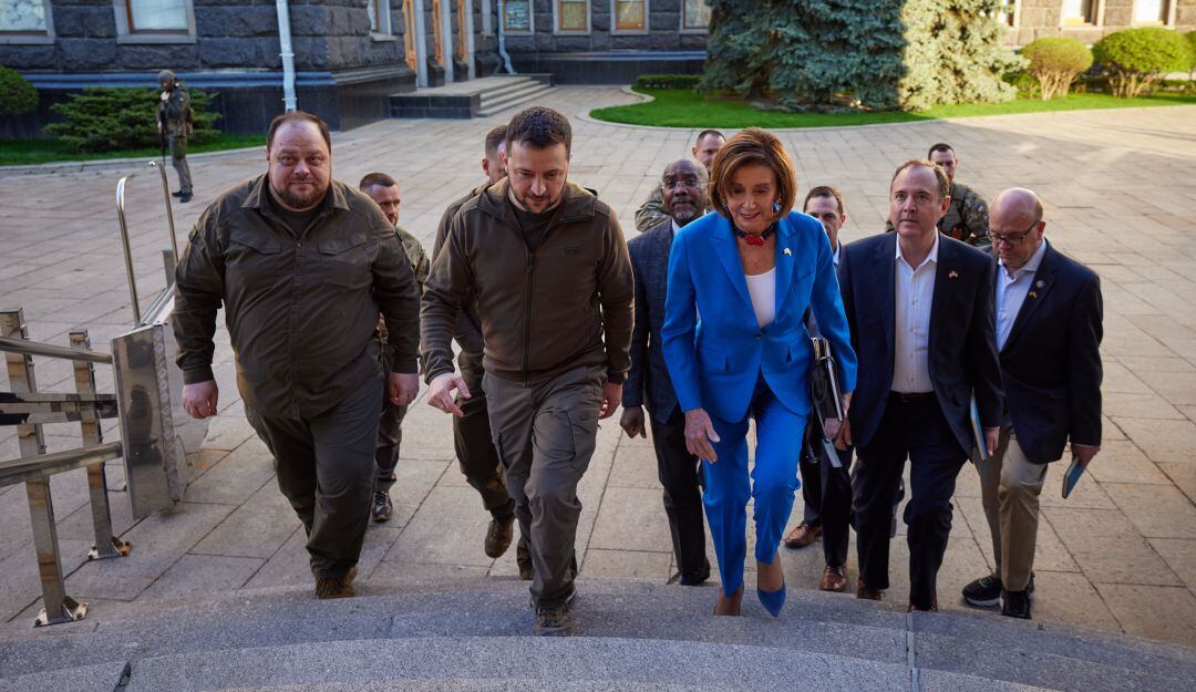 Presidente de Cámara de EE.UU. viajó a Kiev y se reunió con Zelensky