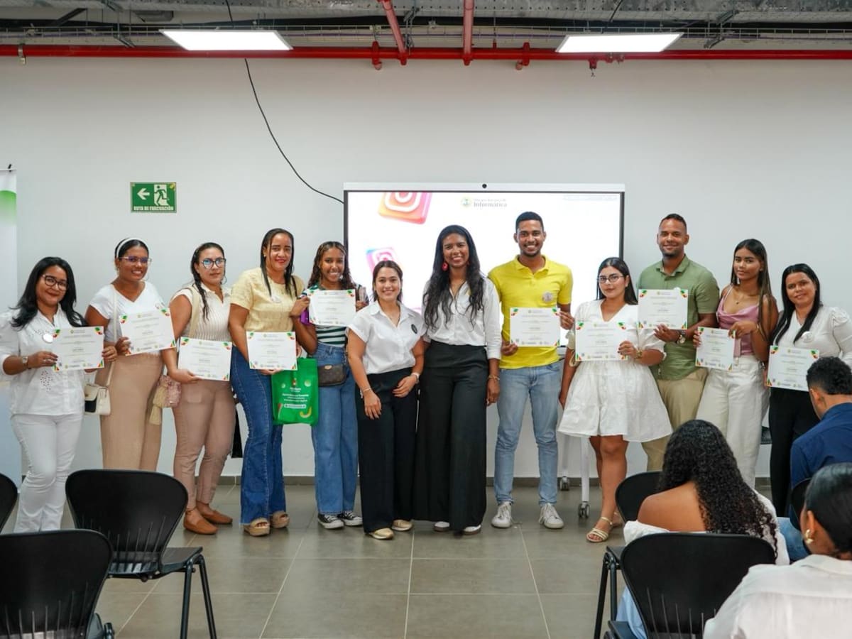 110 personas se gradúan en cursos tecnológicos de Digitalízate Comunidad