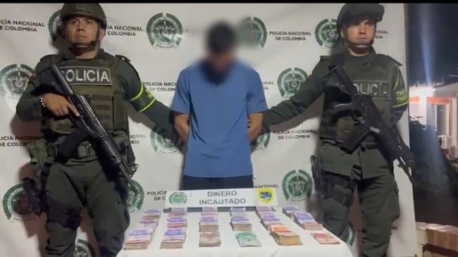 La captura del sujeto de 26 años se registró en la vía Santander de Quilichao – Timba sector Lomas Bajitas. Crédito: Policía Cauca.