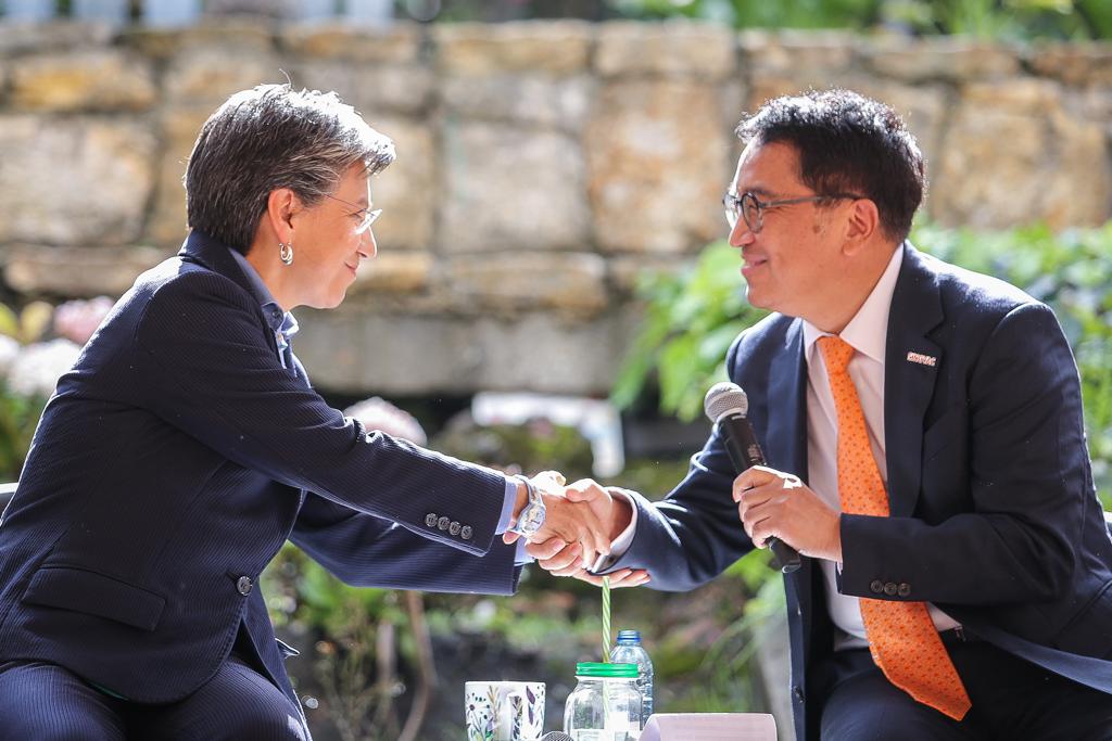 Alcaldesa Claudia López y Zhu Jingyang, Embajador Extraordinario y    Plenipotenciario de la República Popular China