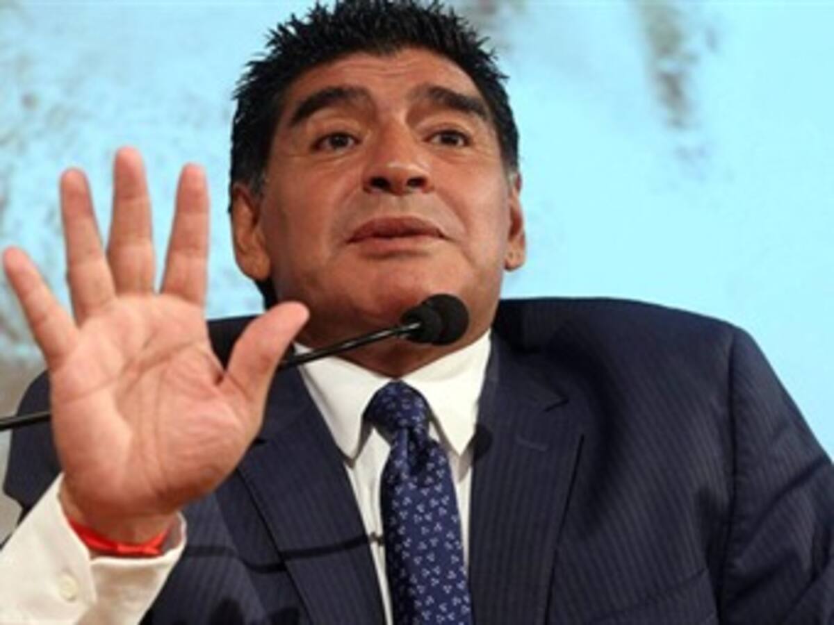 Maradona anuncia partido de fútbol por la paz de Colombia