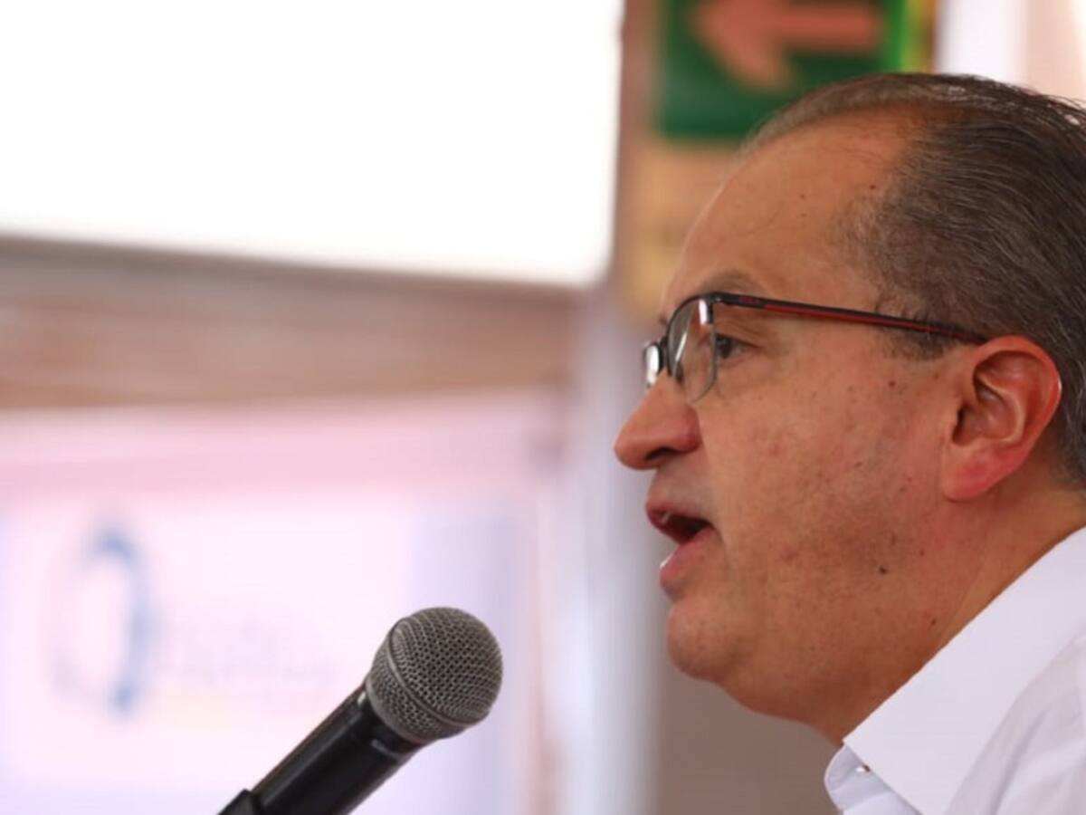 Procurador ofrece labor humanitaria por auxiliares de policía secuestrados
