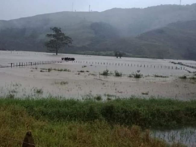 Inundaciones y cierres de vías en Urrao por fuertes lluvias