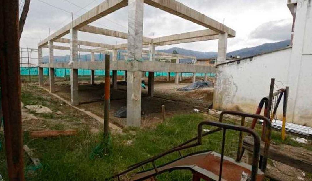 Suspenden obras de Colegios de la Felicidad en el Huila. 