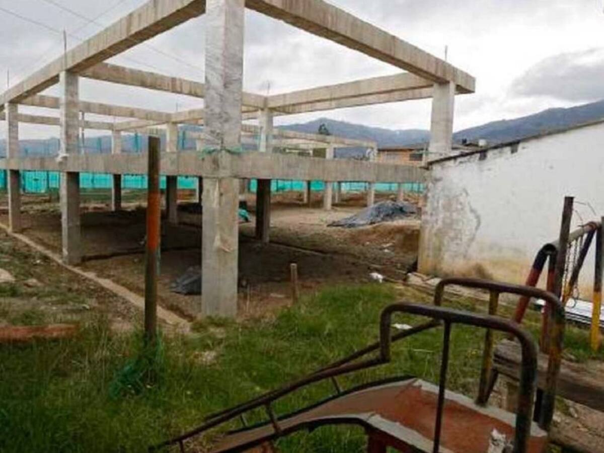 Suspenden obras de Colegios de la Felicidad en el Huila