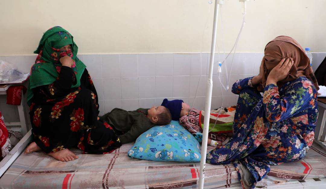 Atención de niños con sarampión en Afganistán.                        Foto: Getty 