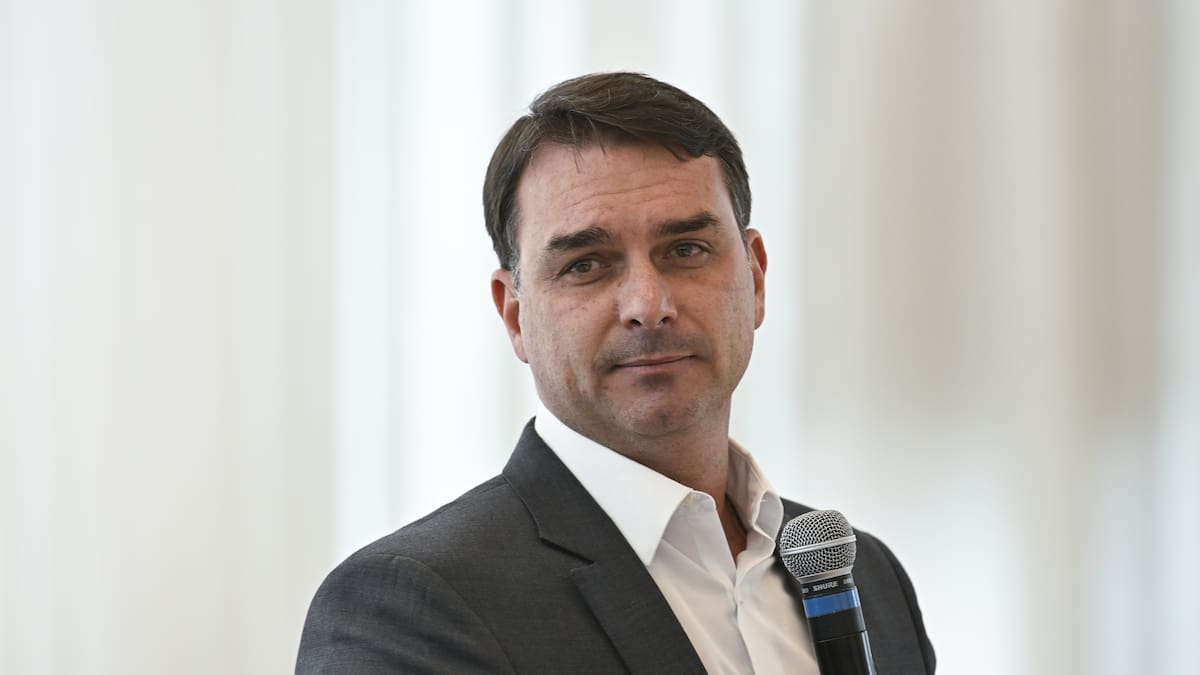 Flávio Bolsonaro a Washington: imponer aranceles a Brasil solo favorece a Lula