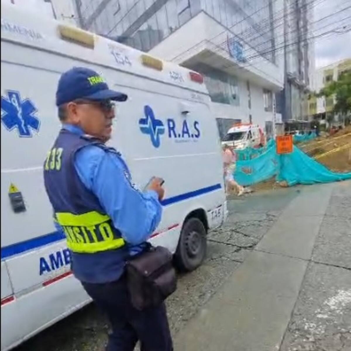 Denuncian agente de tránsito por imponer comparendo en medio de una atención médica en Armenia