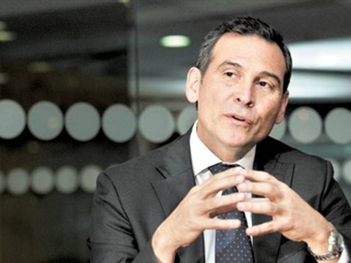 Presidente del Congreso pide no frenar posibilidad de reelección de Santos