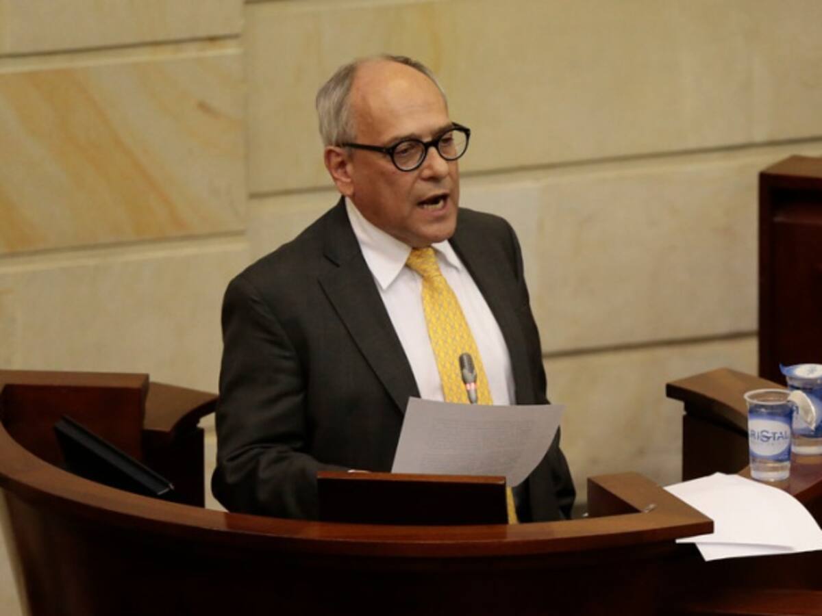 Abogado de Farc es autor de demandas internacionales contra Uribe: Centro Democrático