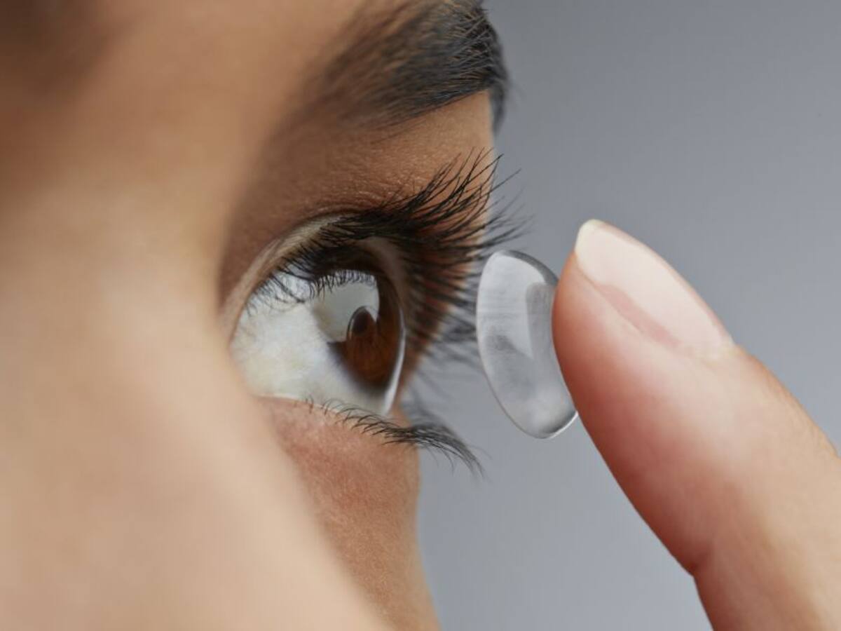Personas con lentes de contacto no son más susceptibles a contraer COVID-19
