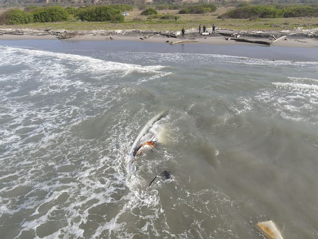 Velero encallado en Tubará, Atlántico./ Foto: Armada de Colombia