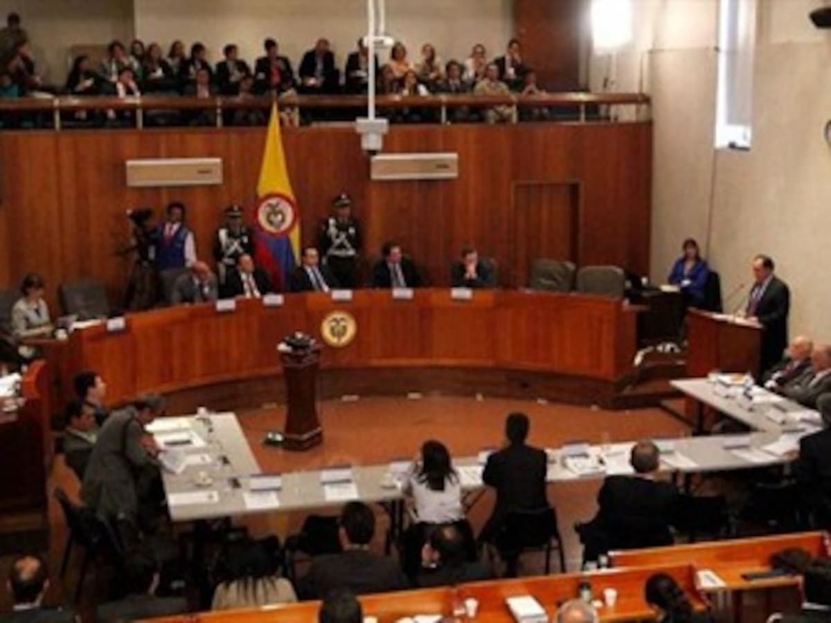 Exmagistrados cuestionaron anuncios del presidente Santos