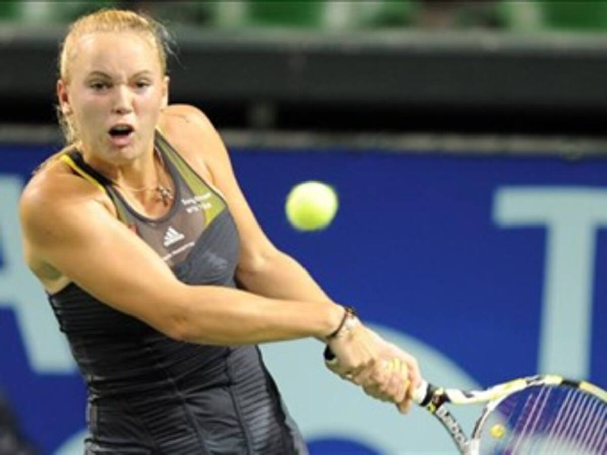 Wozniacki y Zvonareva avanzan a tercera ronda de Abierto de Tokio