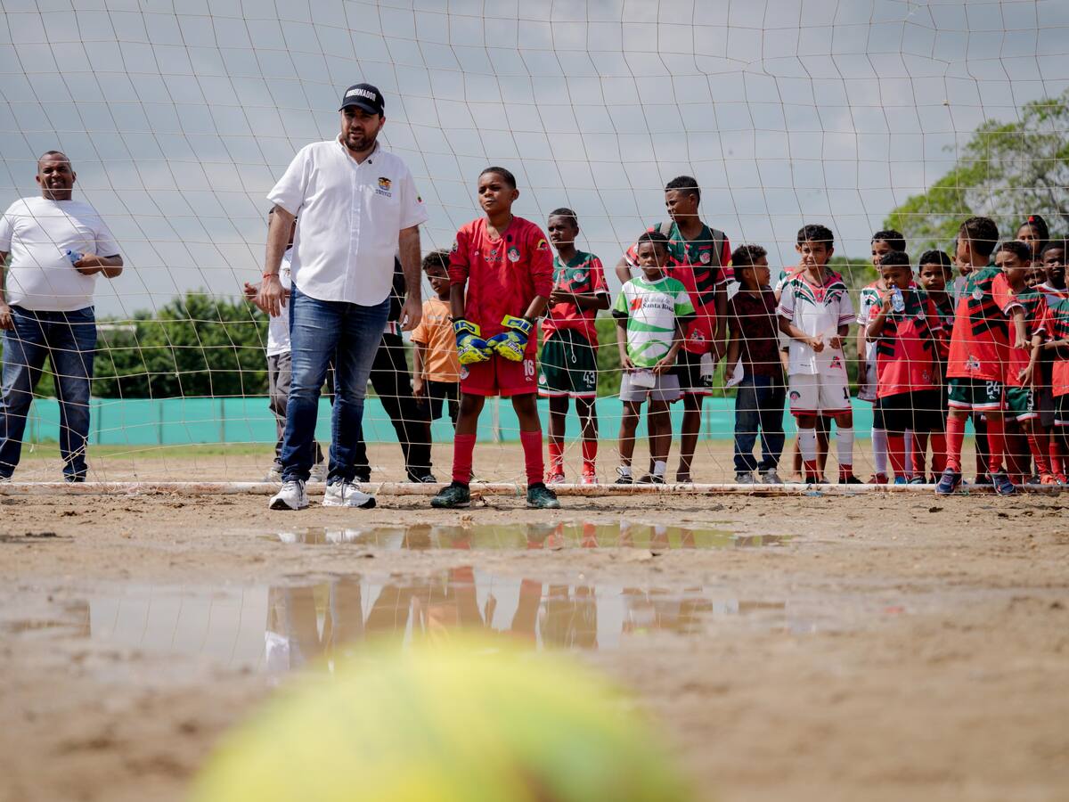 Inició la construcción de dos modernos estadios en Santa Rosa de Lima y Clemencia en Bolívar