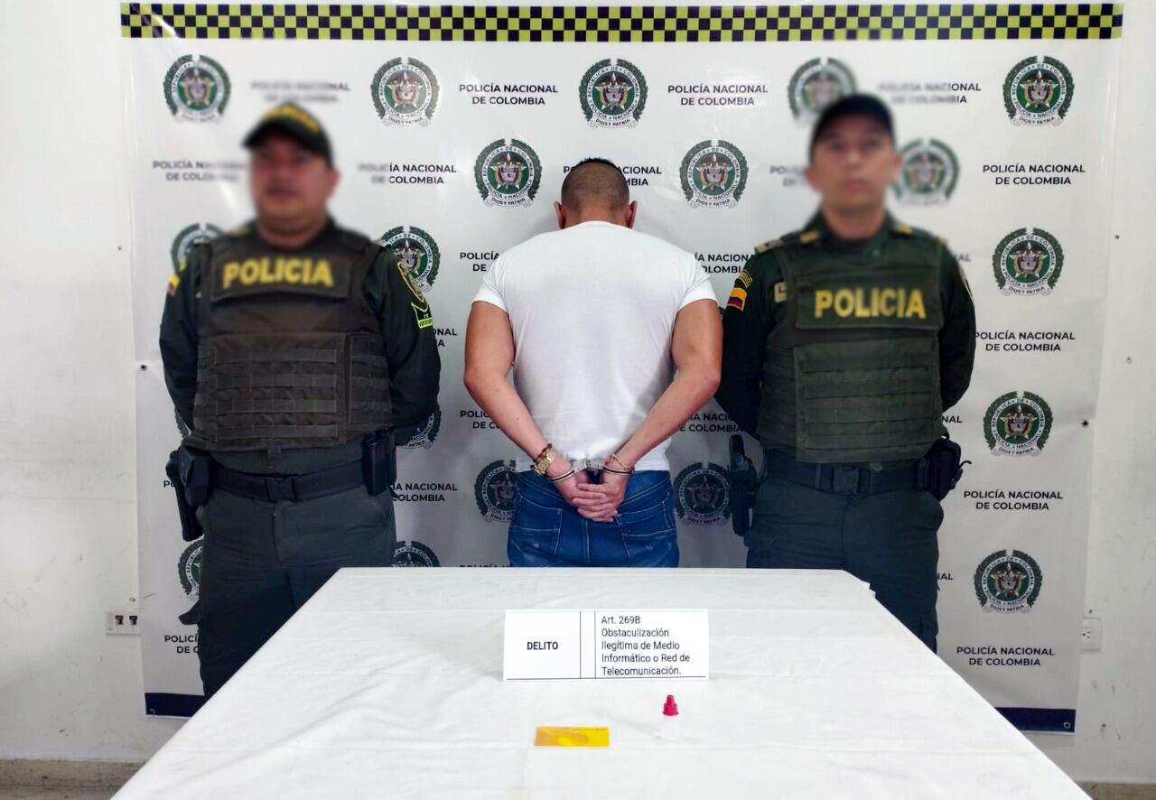 Capturan a un hombre que utilizaba el método del cambiazo de tarjetas - Policía Metropolitana.